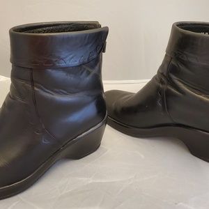Dansko Ankle Boot with Cuff size 10.5